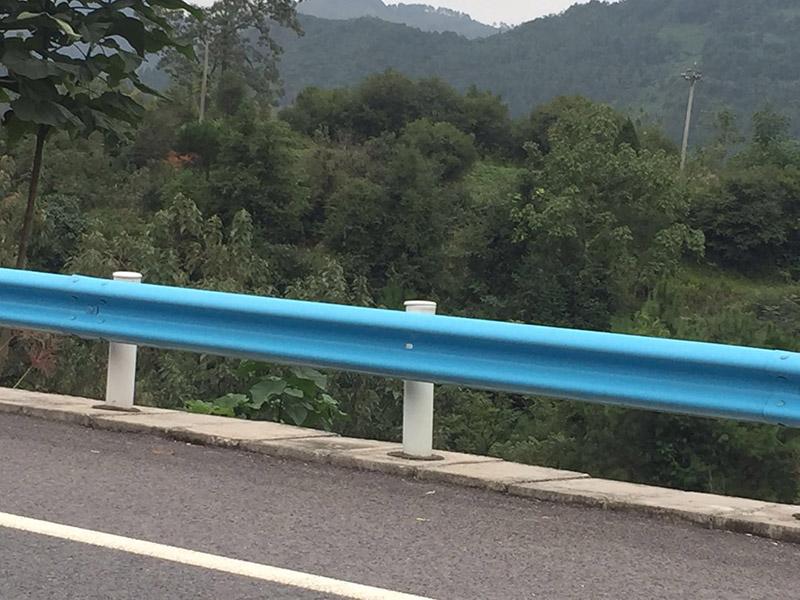 湖北路側(cè)護(hù)欄板