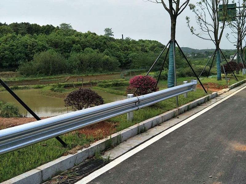湖北路側(cè)護(hù)欄板