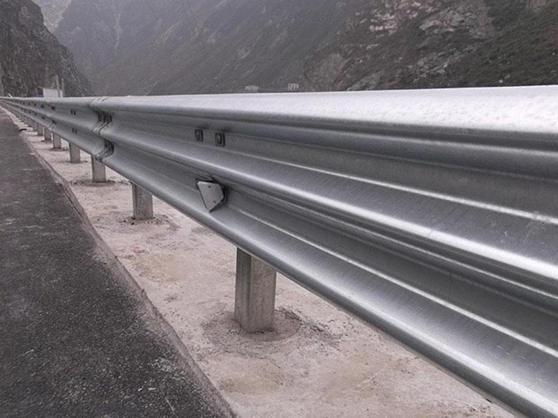 湖北路側(cè)護(hù)欄板