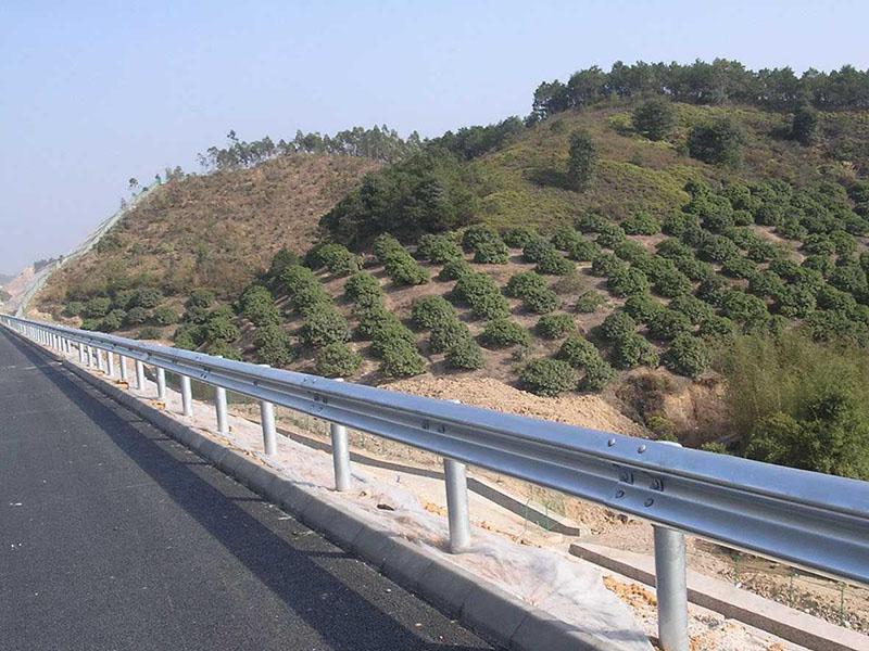 湖北路側(cè)護(hù)欄板
